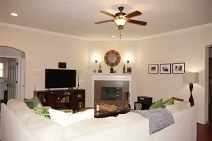 931 White Marlin Dr, Burleson, TX 76028 - Photo 5