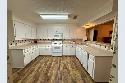300 Denton Court, Collinsville, TX 76233 - Photo 7