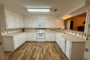 300 Denton Ct, Collinsville, TX 76233 - Photo 7