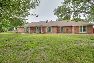 3323 Dasher St, Lancaster, TX 75146 - Photo 3