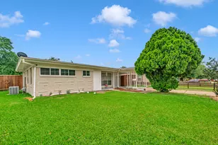 1614 Briarwood Ln, Irving, TX 75061 - Photo 1