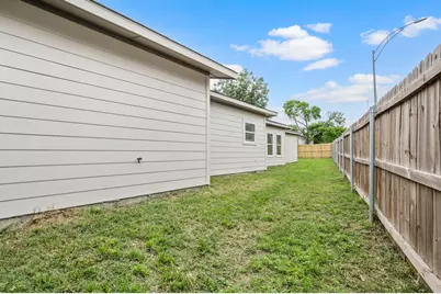 830 E Powell Avenue, Fort Worth, TX 76104 - Photo 23