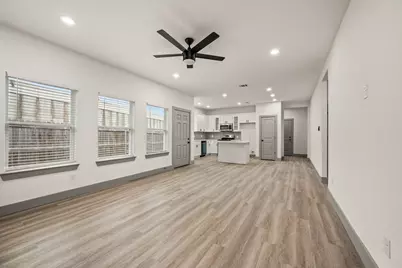 830 E Powell Avenue, Fort Worth, TX 76104 - Photo 7