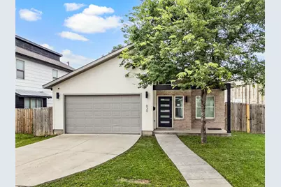 830 E Powell Avenue, Fort Worth, TX 76104 - Photo 1