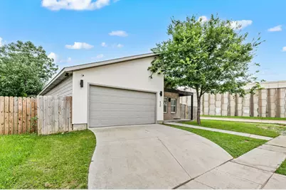 830 E Powell Avenue, Fort Worth, TX 76104 - Photo 3