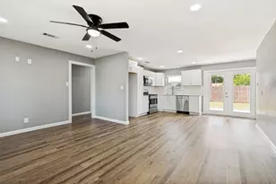 737 Cranbrook Ln, Grand Prairie, TX 75052 - Photo 3