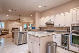 8902 Pleasant Hill Dr, Granbury, TX 76049 - Photo 33