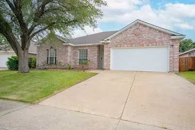 1003 Morningside Drive, Grand Prairie, TX 75052 - Photo 3
