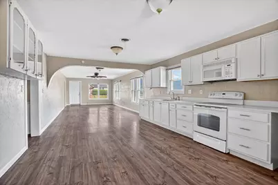 320 N 2nd Street, Jacksboro, TX 76458 - Photo 3