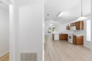 2729 Mountain Lion Dr, Fort Worth, TX 76244 - Photo 5