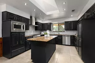 320 S Irving Heights Dr, Irving, TX 75060 - Photo 9