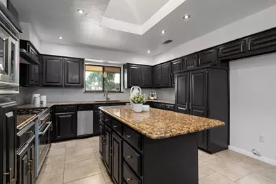 320 S Irving Heights Drive, Irving, TX 75060 - Photo 11