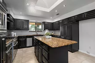 320 S Irving Heights Dr, Irving, TX 75060 - Photo 11