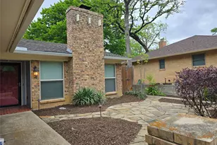 2822 Oak Forest Dr, Grapevine, TX 76051 - Photo 3