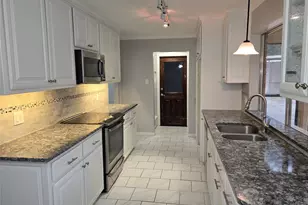 2822 Oak Forest Dr, Grapevine, TX 76051 - Photo 9