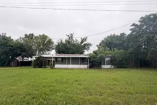 402 E College Ave, Alvarado, TX 76009 - Photo 1