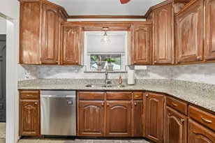 304 Woodlawn St, Krum, TX 76249 - Photo 19
