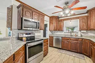 304 Woodlawn St, Krum, TX 76249 - Photo 21