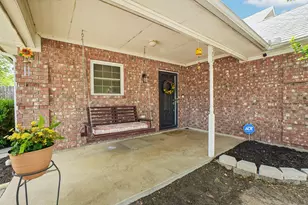304 Woodlawn St, Krum, TX 76249 - Photo 5