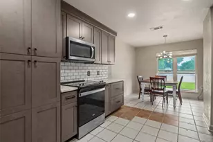 1004 W Elizabeth Dr, Robinson, TX 76706 - Photo 9