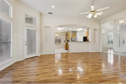1052 E Seminole Trail, Carrollton, TX 75007 - Photo 9
