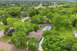 216 Sunset Dr, Cleburne, TX 76033 - Photo 1