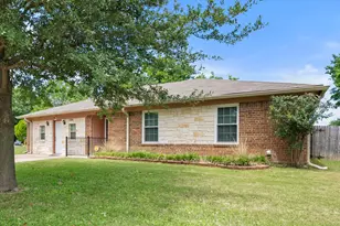 4303 Cypress Springs Ct, Arlington, TX 76001 - Photo 3