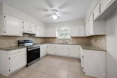 4303 Cypress Springs Court, Arlington, TX 76001 - Photo 19