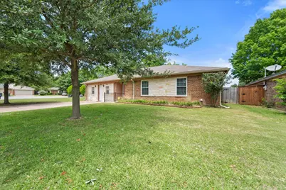 4303 Cypress Springs Court, Arlington, TX 76001 - Photo 3