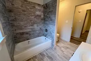 806 N Gaines St, Ennis, TX 75119 - Photo 9