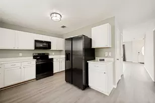920 Kendall Dr, Arlington, TX 76001 - Photo 9