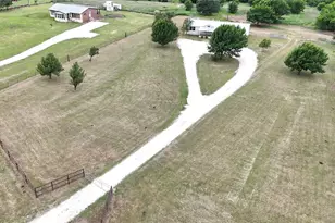 9721 Limestone Ct, Joshua, TX 76058 - Photo 5