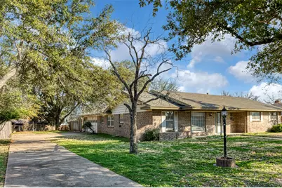 1605 Arrowhead, Pantego, TX 76013 - Photo 3