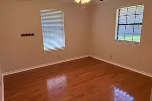 314 Trollinger St, Whitesboro, TX 76273 - Photo 9