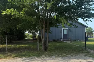 709 W Live Oak St, Alvord, TX 76225 - Photo 3