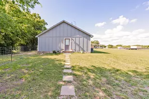 709 W Live Oak St, Alvord, TX 76225 - Photo 1
