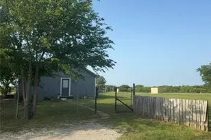 709 W Live Oak St, Alvord, TX 76225 - Photo 15