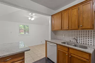 1310 Michigan Avenue, Dallas, TX 75216 - Photo 11