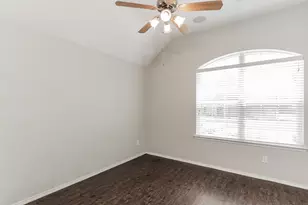 631 Magnolia Ln, Glenn Heights, TX 75154 - Photo 9
