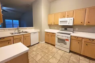 829 Beaver Creek Dr, Burleson, TX 76028 - Photo 5