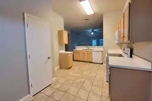 829 Beaver Creek Dr, Burleson, TX 76028 - Photo 3