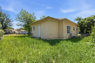 102 E Fitzgerald Street, Bangs, TX 76823 - Photo 21