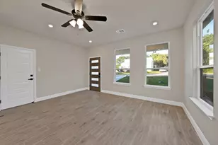 5712 San Jacinto Dr, Granbury, TX 76048 - Photo 9