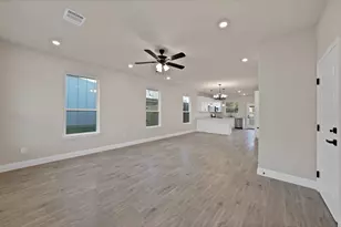 5712 San Jacinto Dr, Granbury, TX 76048 - Photo 5