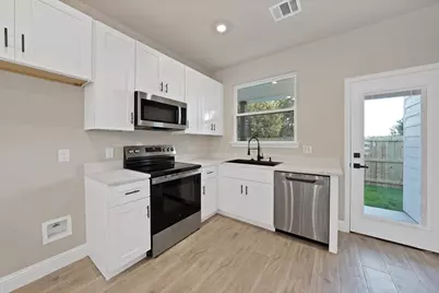 5712 San Jacinto Drive, Granbury, TX 76048 - Photo 13