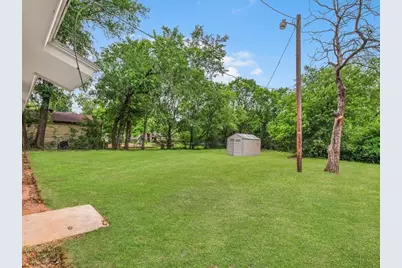 303 Mansfield Road, Cleburne, TX 76031 - Photo 21