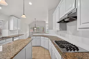 4502 Warbler Ln, Garland, TX 75043 - Photo 9