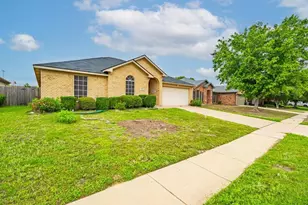1028 Cedar Ridge Ln, Burleson, TX 76028 - Photo 3