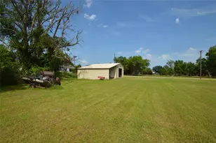 5913 Farm Road 1528, Klondike, TX 75448 - Photo 17