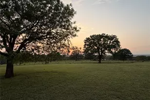 573 County Rd 3592, Paradise, TX 76073 - Photo 33